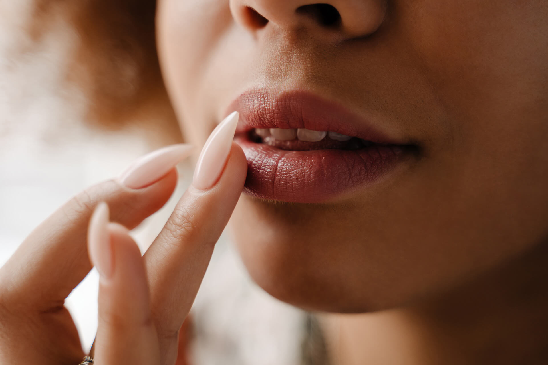 touching-lipss.jpg